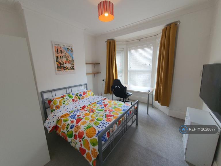 Room Falmouth Street in Hull