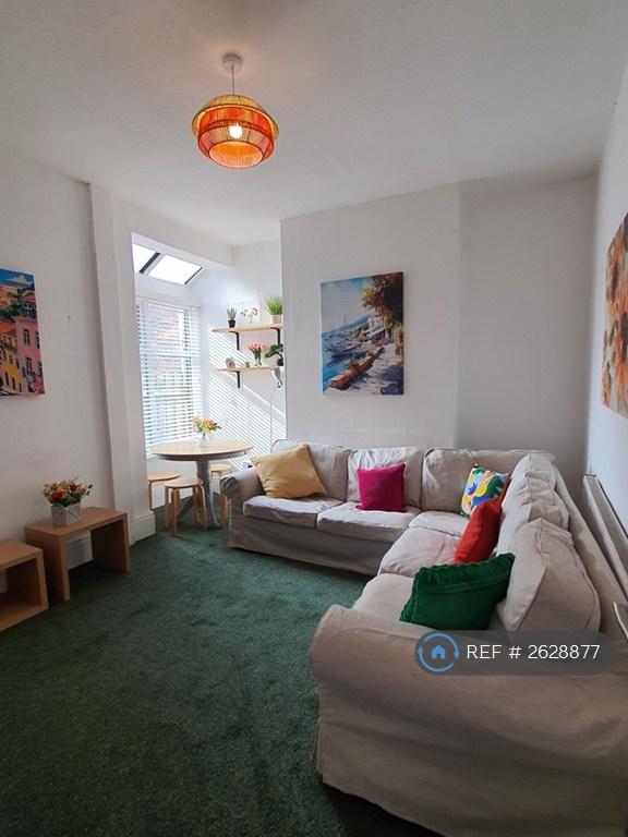 Room Falmouth Street in Hull