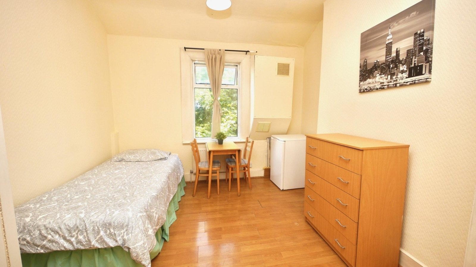 Room Sylvan Grove in Greater London