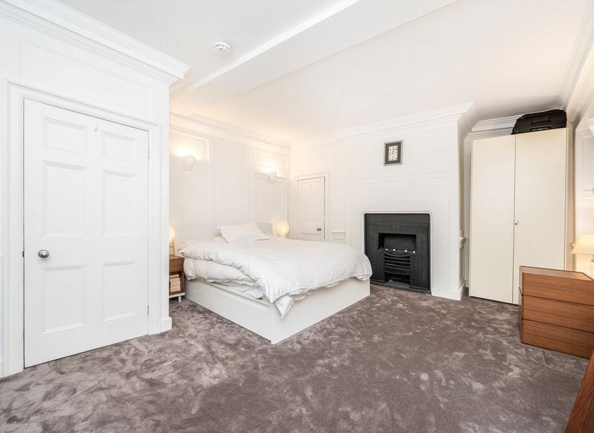 Flat Cannon Street in City of London