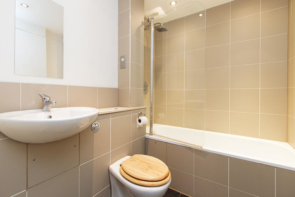 Flat Bastwick Street in Greater London