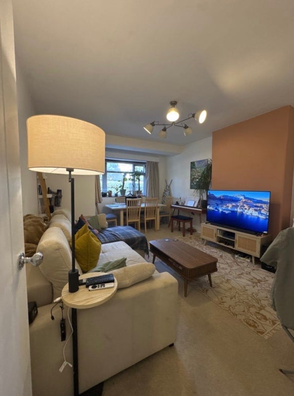 Flat Poynders Gardens in Greater London