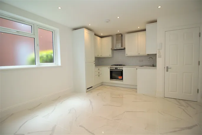 Flat Roxborough Park in Greater London