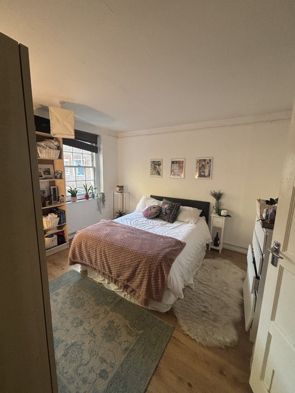 Room New End Square in Greater London