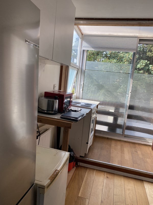 Room Windsor Crescent in Greater London