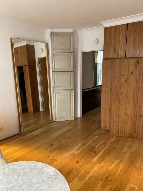 Room Windsor Crescent in Greater London