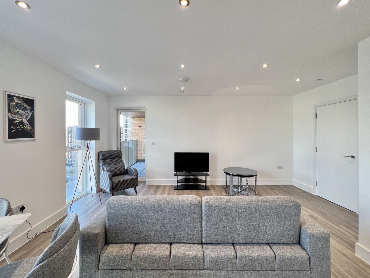 Flat Lismore Boulevard in Greater London