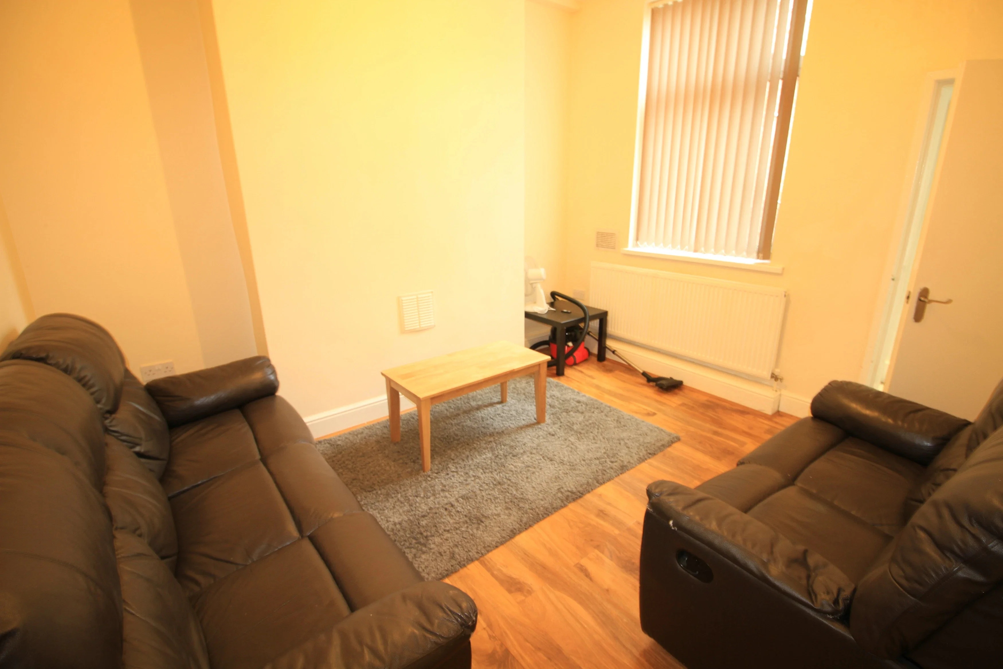 Room Tudor Grove in Nottingham