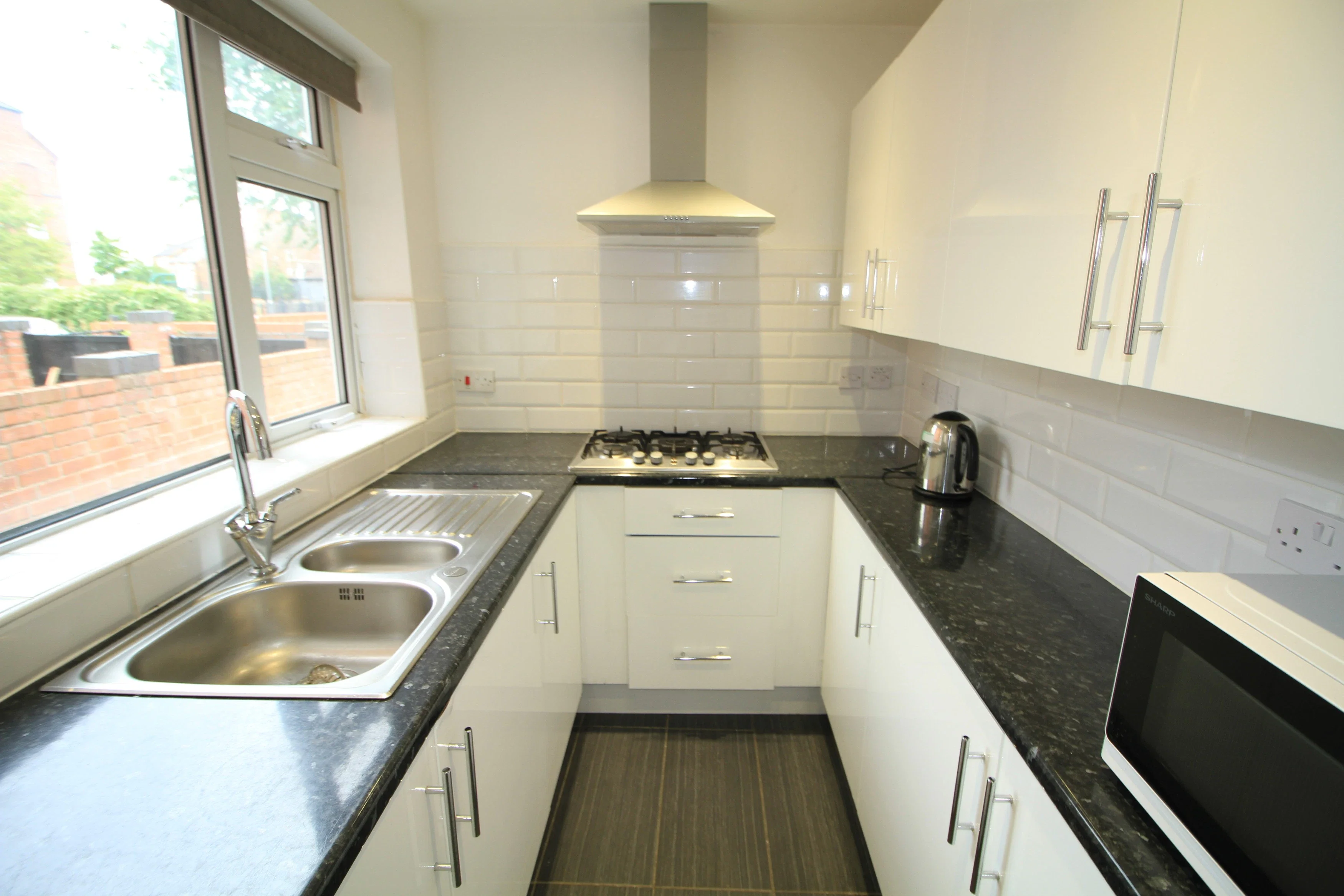 Room Tudor Grove in Nottingham
