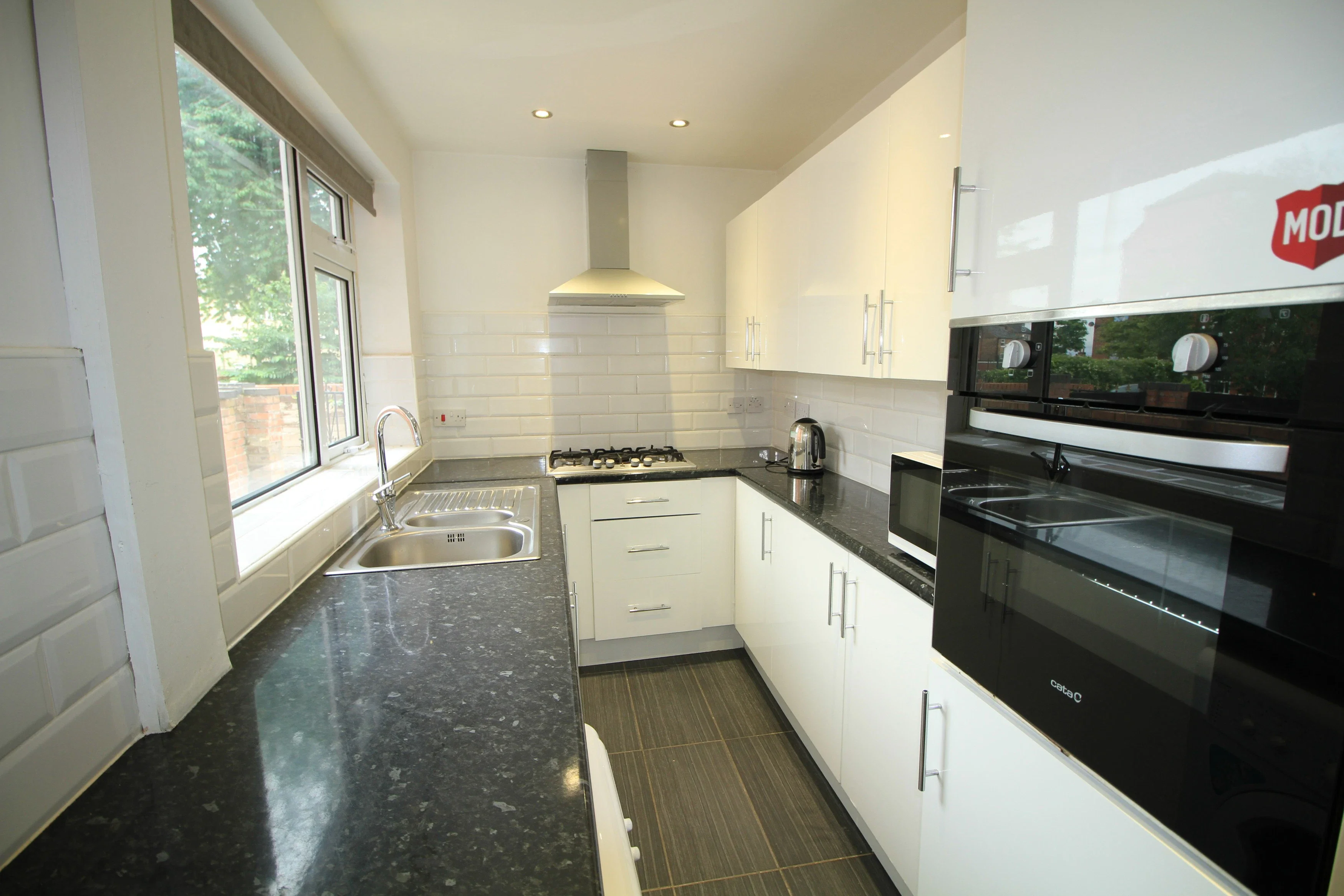 Room Tudor Grove in Nottingham