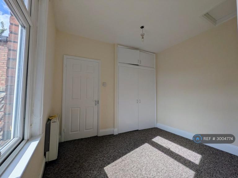 Flat East Street in Bristol