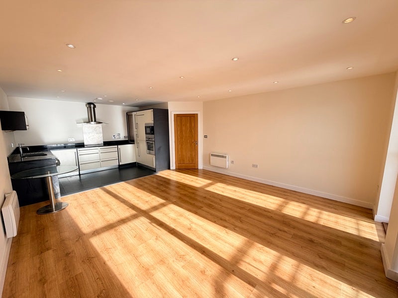 Flat Rotherslade Road in Newton
