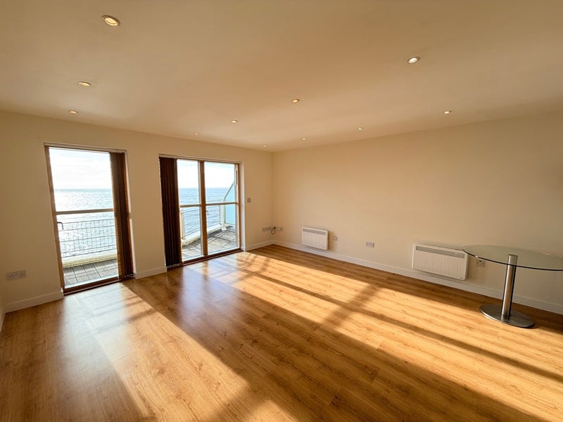 Flat Rotherslade Road in Newton