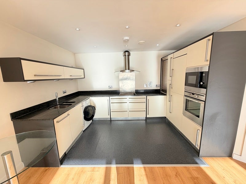 Flat Rotherslade Road in Newton