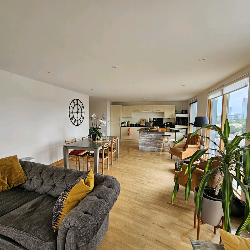 Room Wick Lane in Greater London