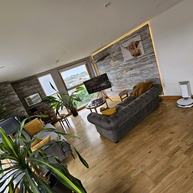 Room Wick Lane in Greater London