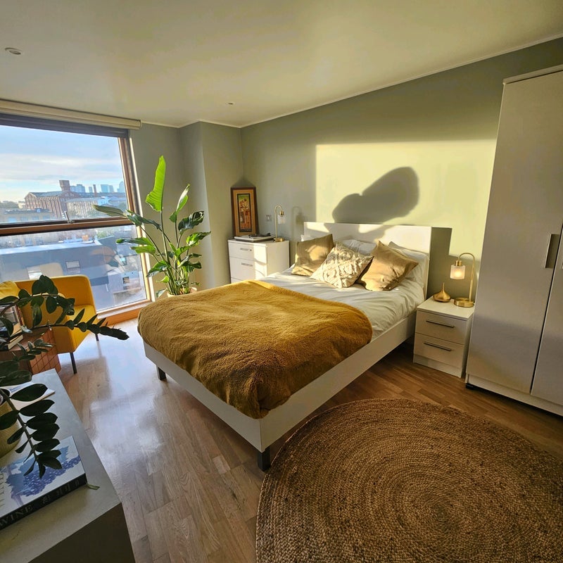 Room Wick Lane in Greater London