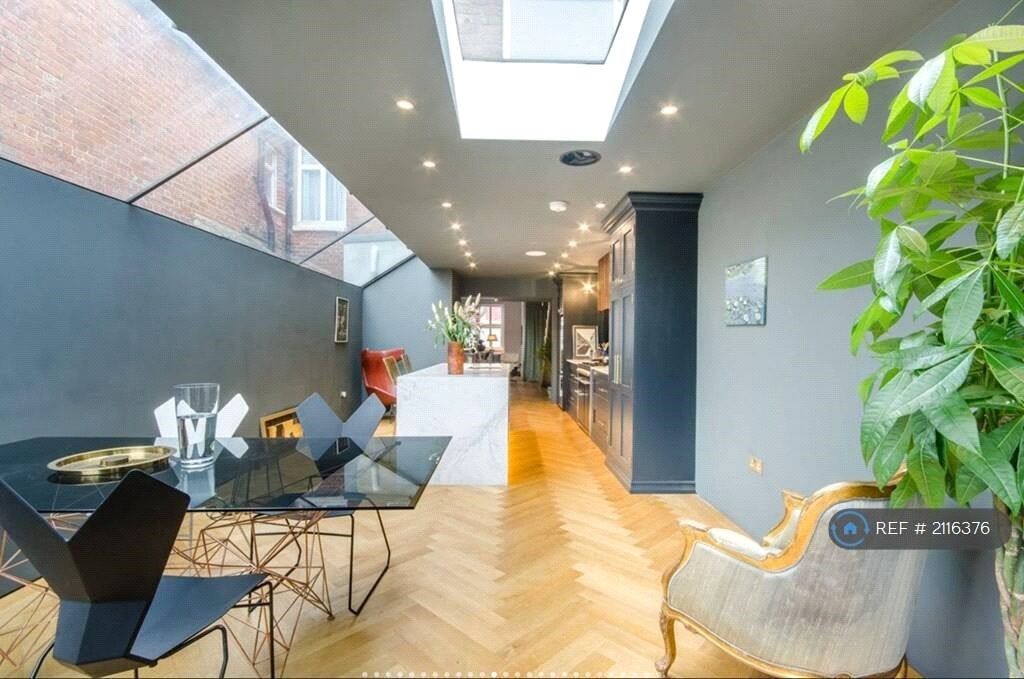 House Harlesden Gardens in Greater London