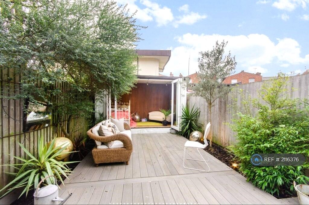 House Harlesden Gardens in Greater London