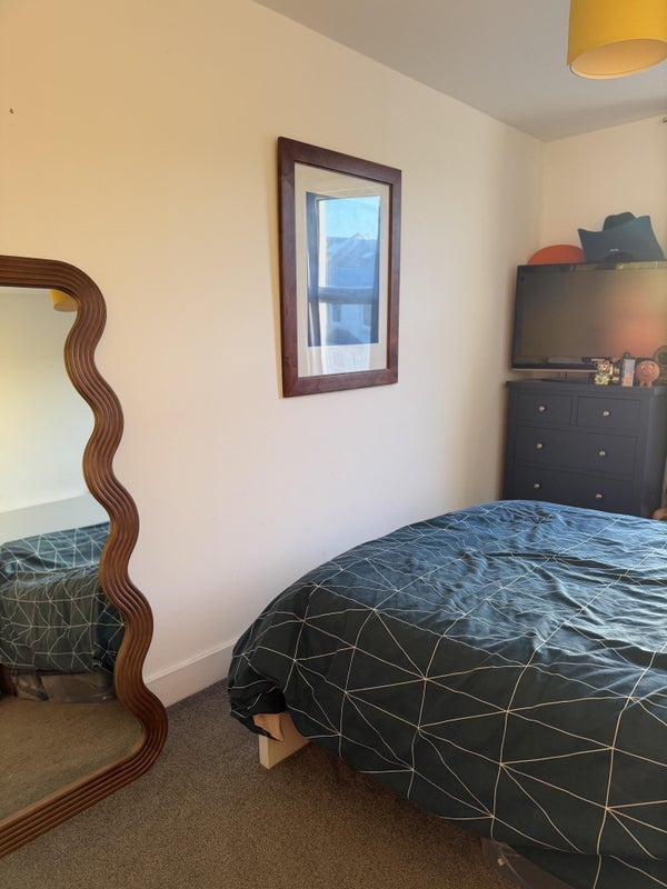 Room Dryden Road in Greater London