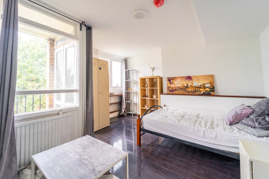 Flat Carlton Vale in City of Westminster