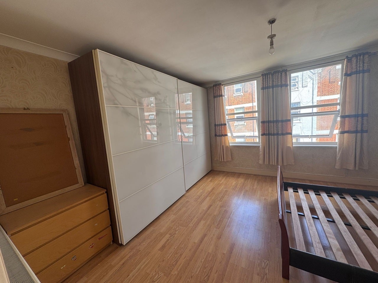 Flat Hildreth Street in Greater London
