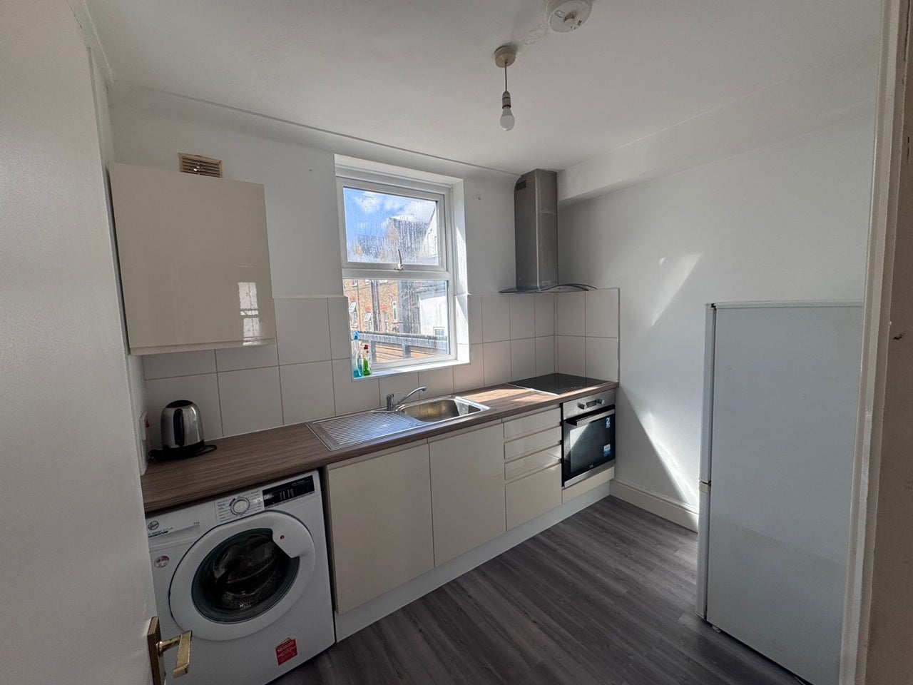 Flat Hildreth Street in Greater London