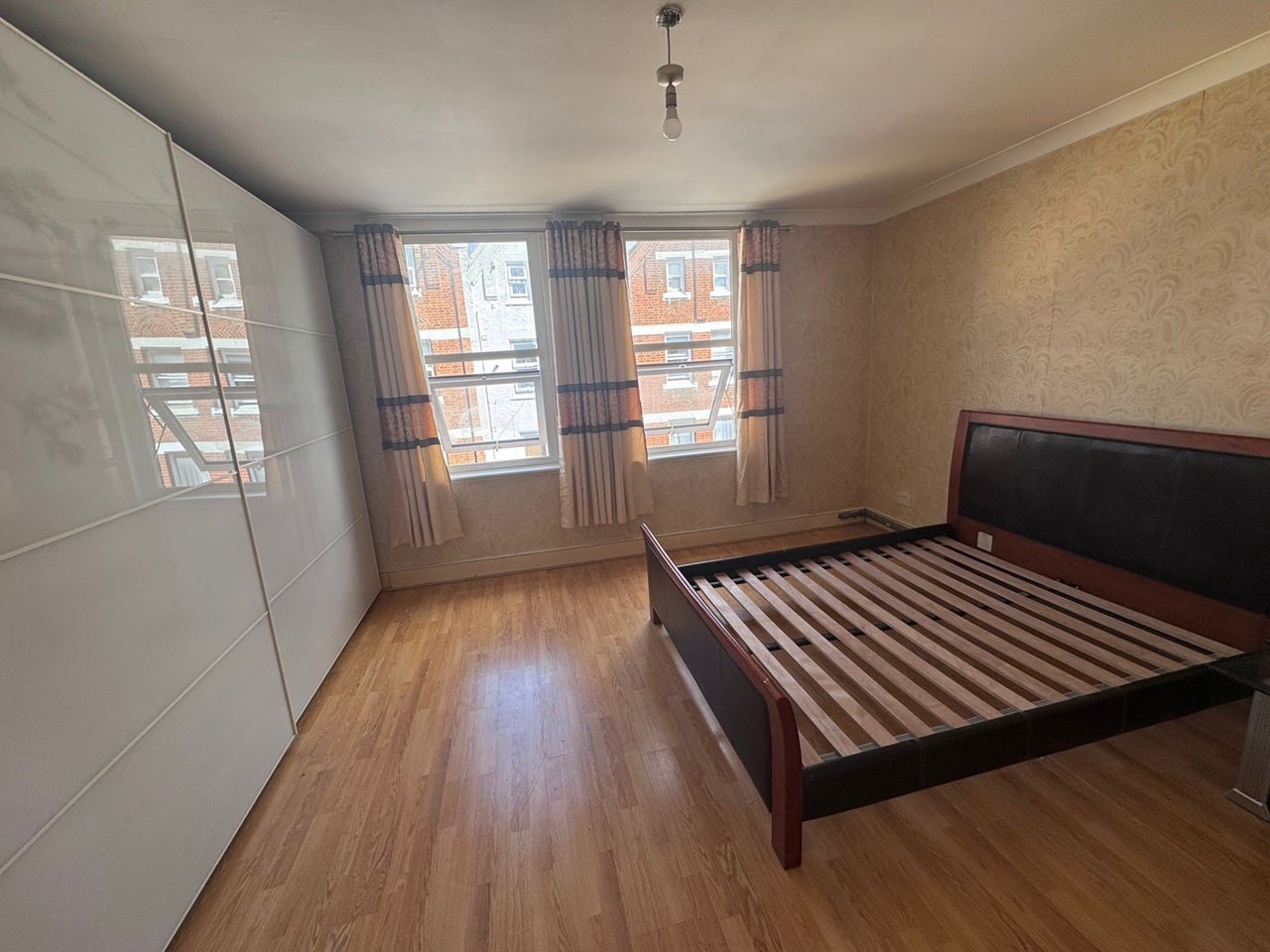 Flat Hildreth Street in Greater London