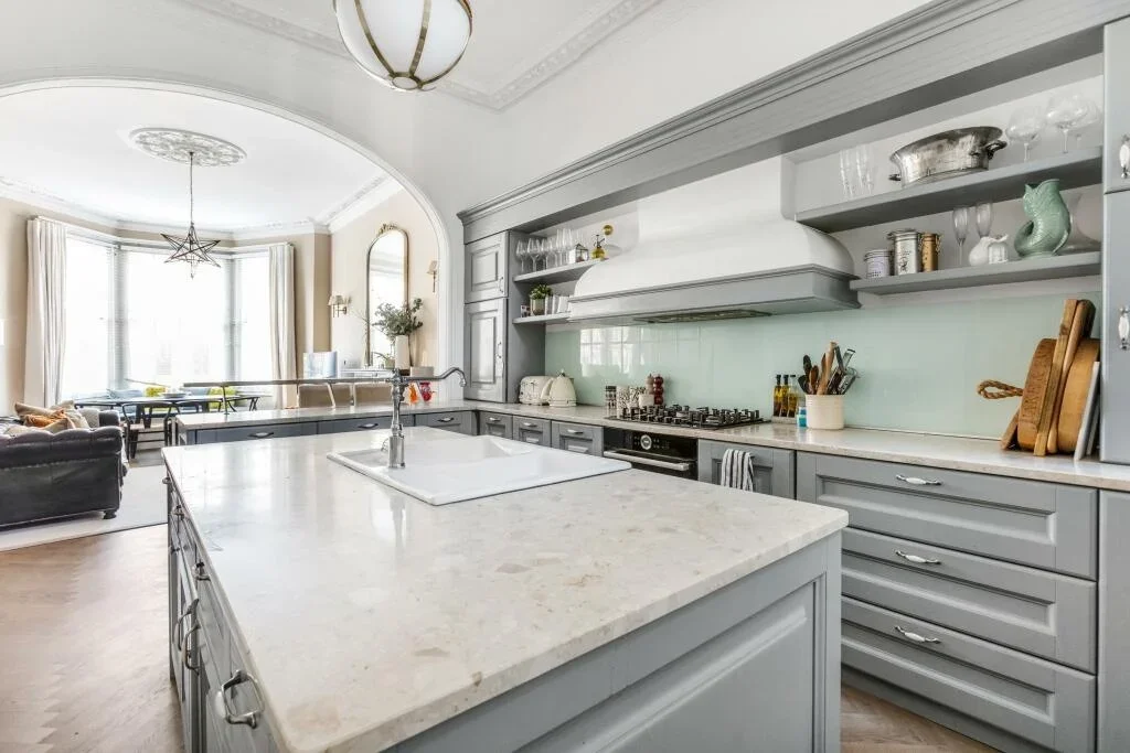 Flat Hannington Road in Greater London