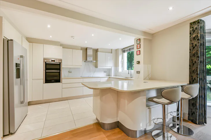 Flat Queen's Terrace in City of Westminster
