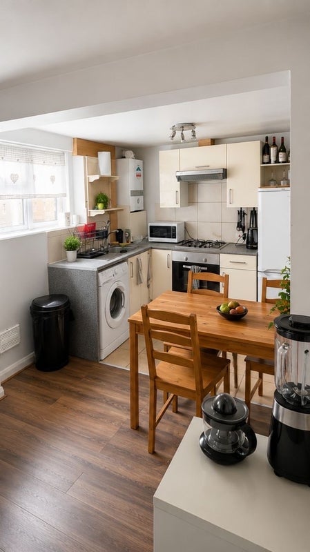 Room Sherbrooke Road in Greater London