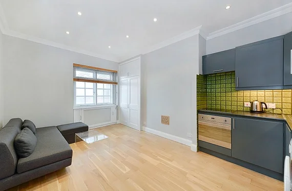 Flat Cheyne Walk in Greater London
