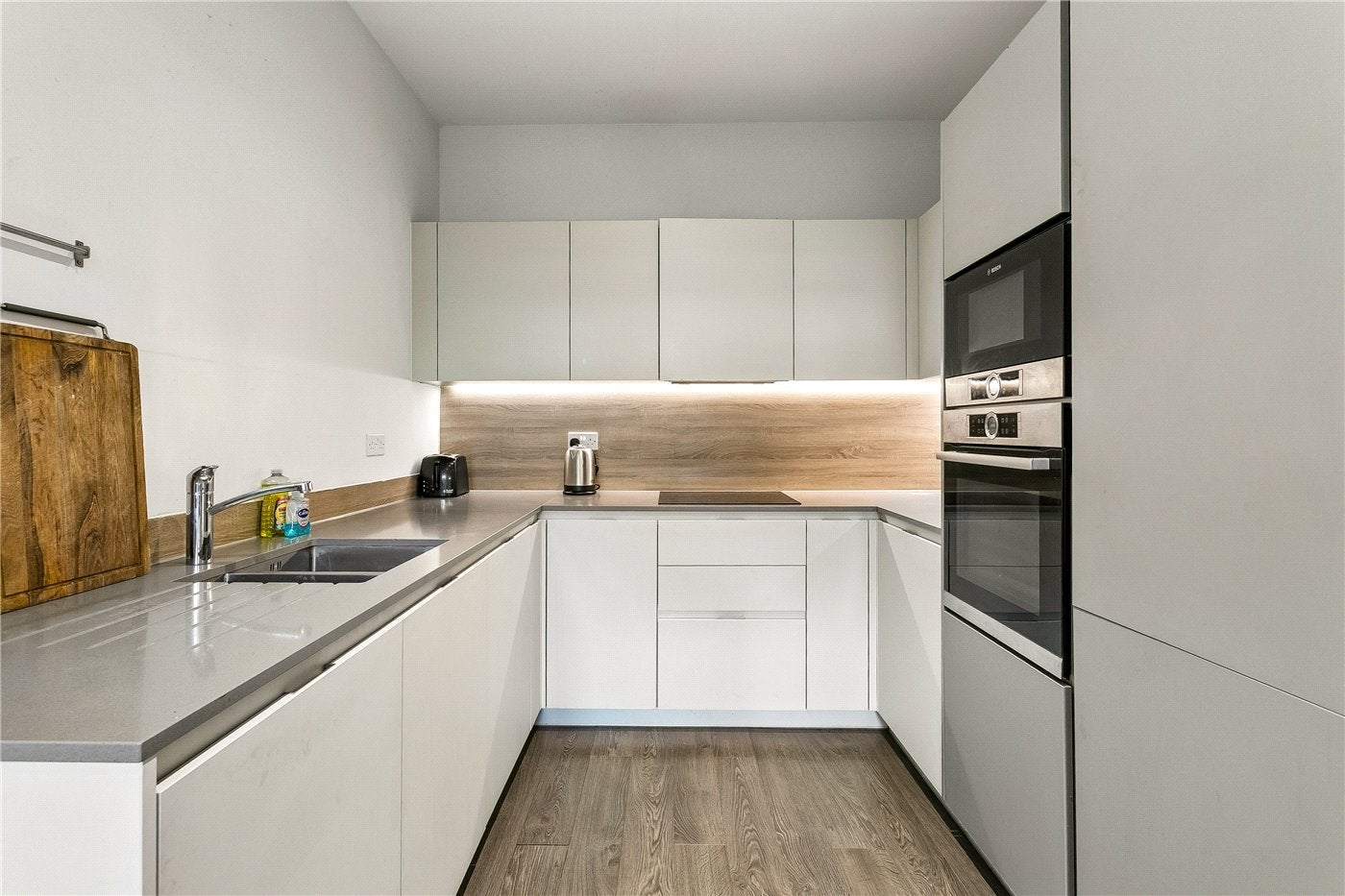 Flat Newnton Close in Greater London
