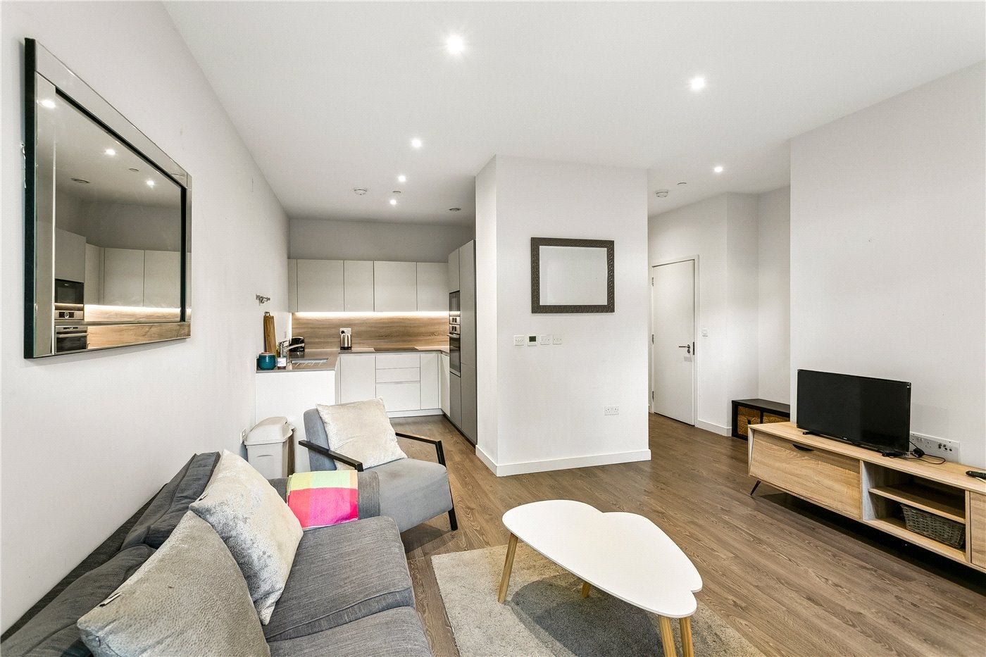 Flat Newnton Close in Greater London