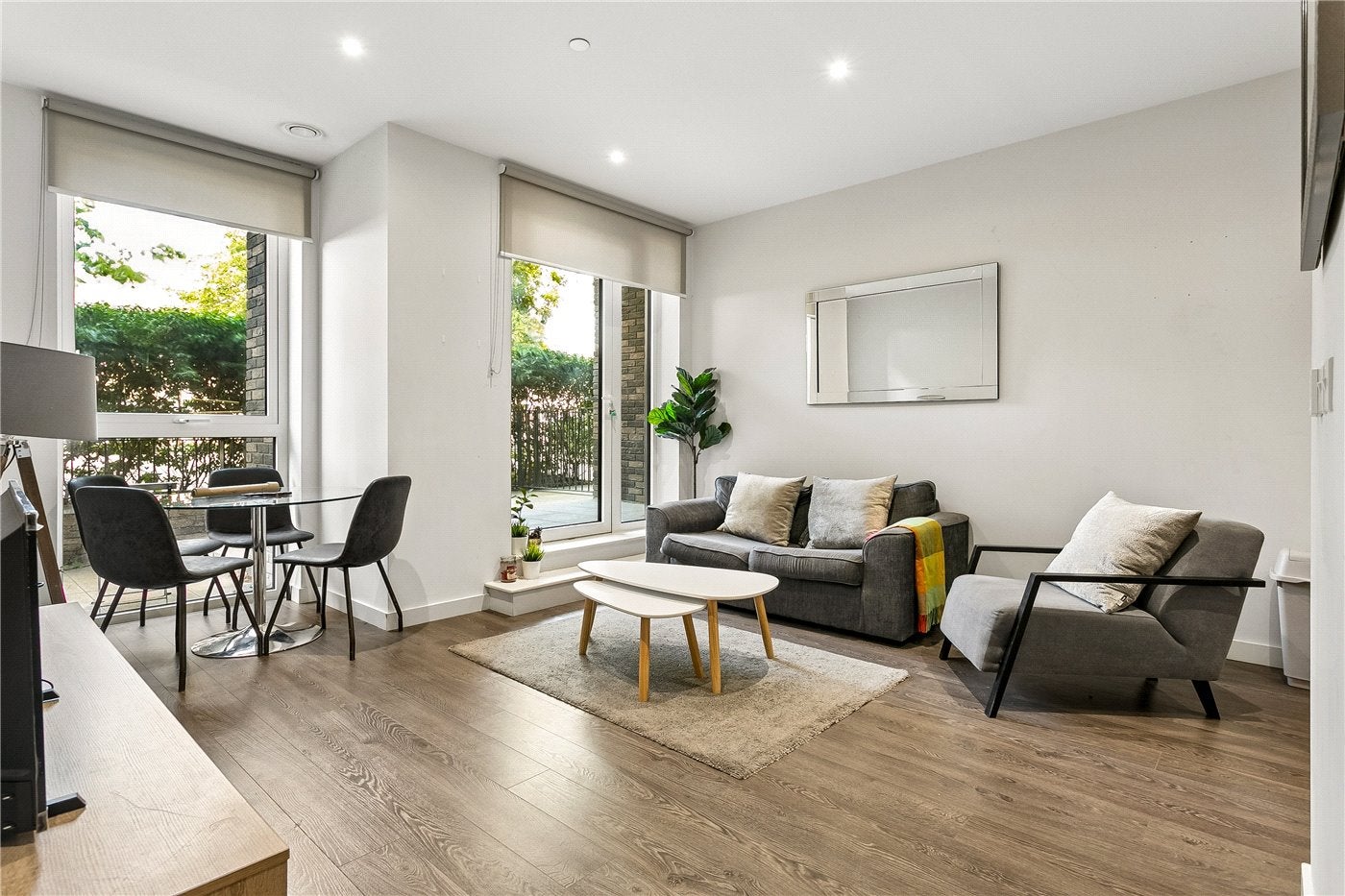 Flat Newnton Close in Greater London