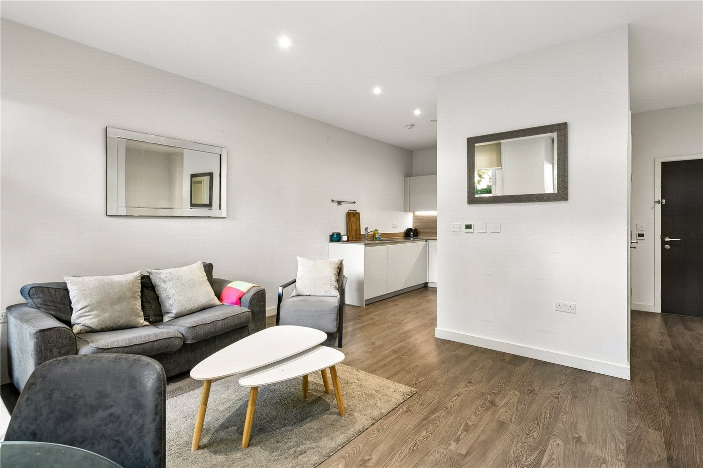 Flat Newnton Close in Greater London