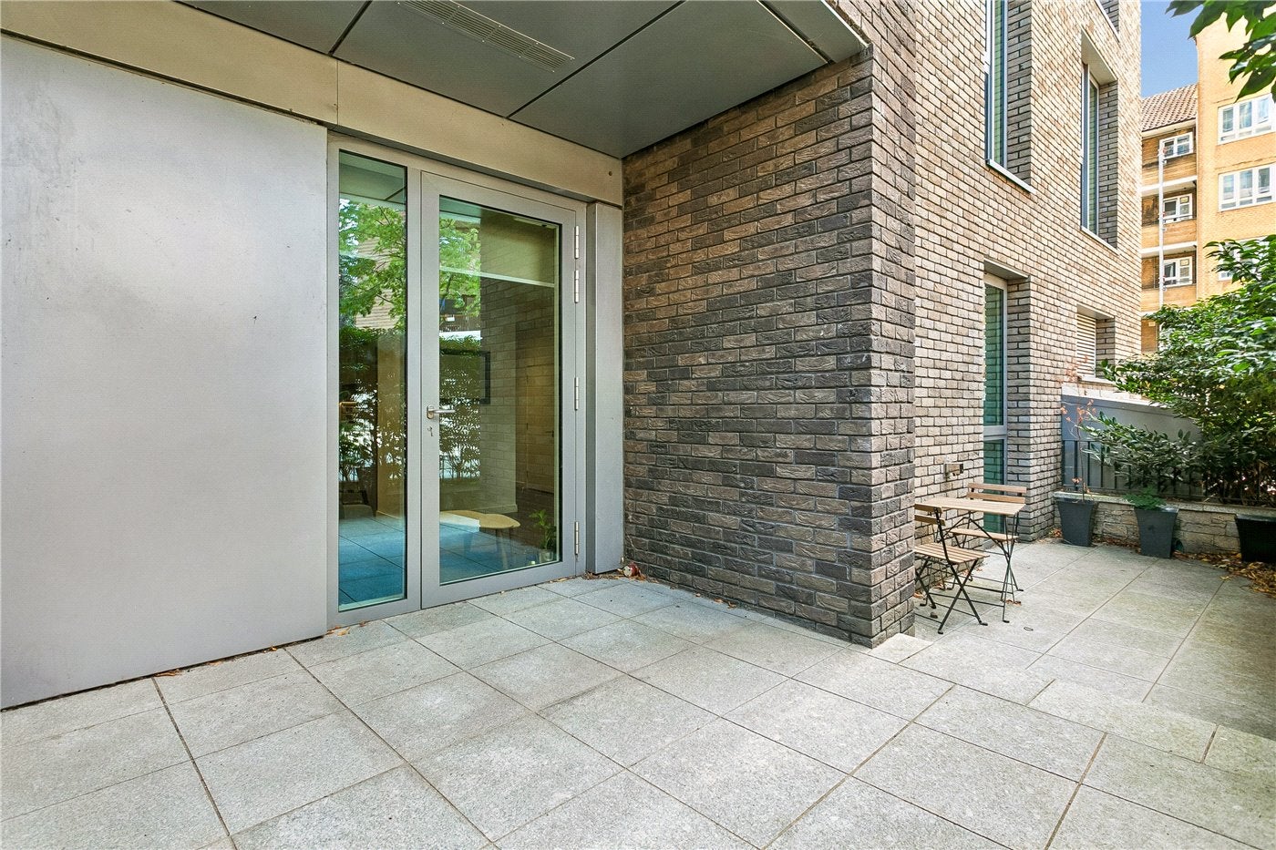 Flat Newnton Close in Greater London