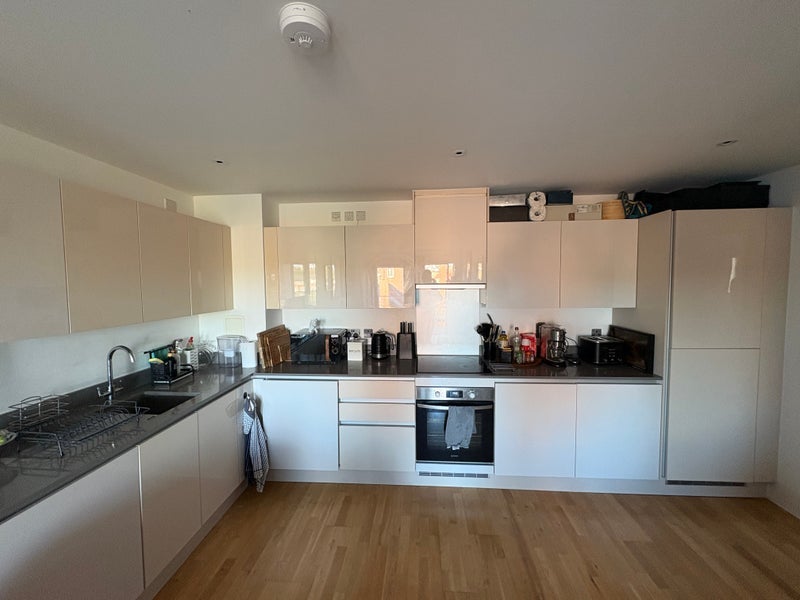 Room Ellora Road in Greater London