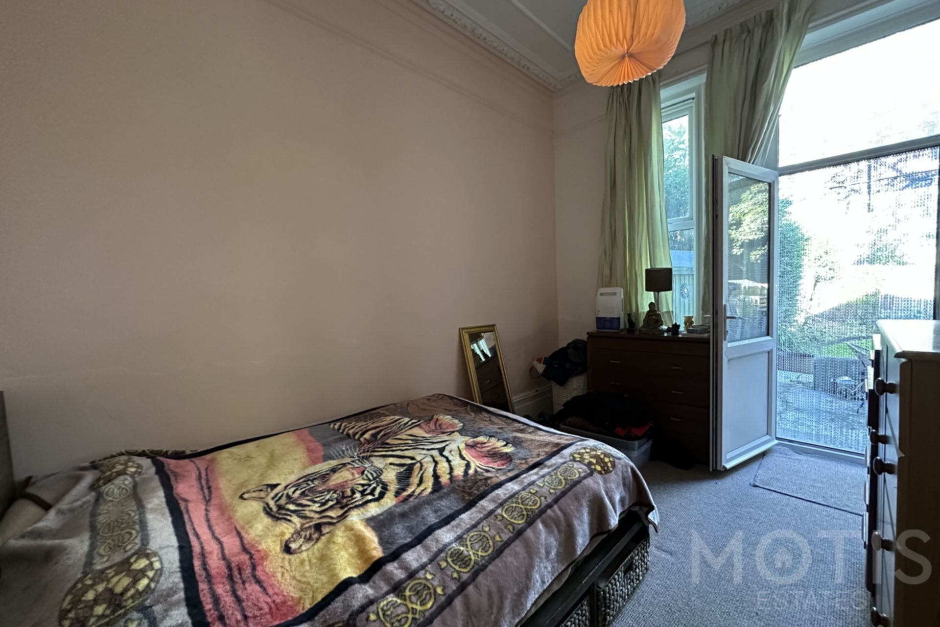 Flat Kingsnorth Gardens in Folkestone and Hythe District