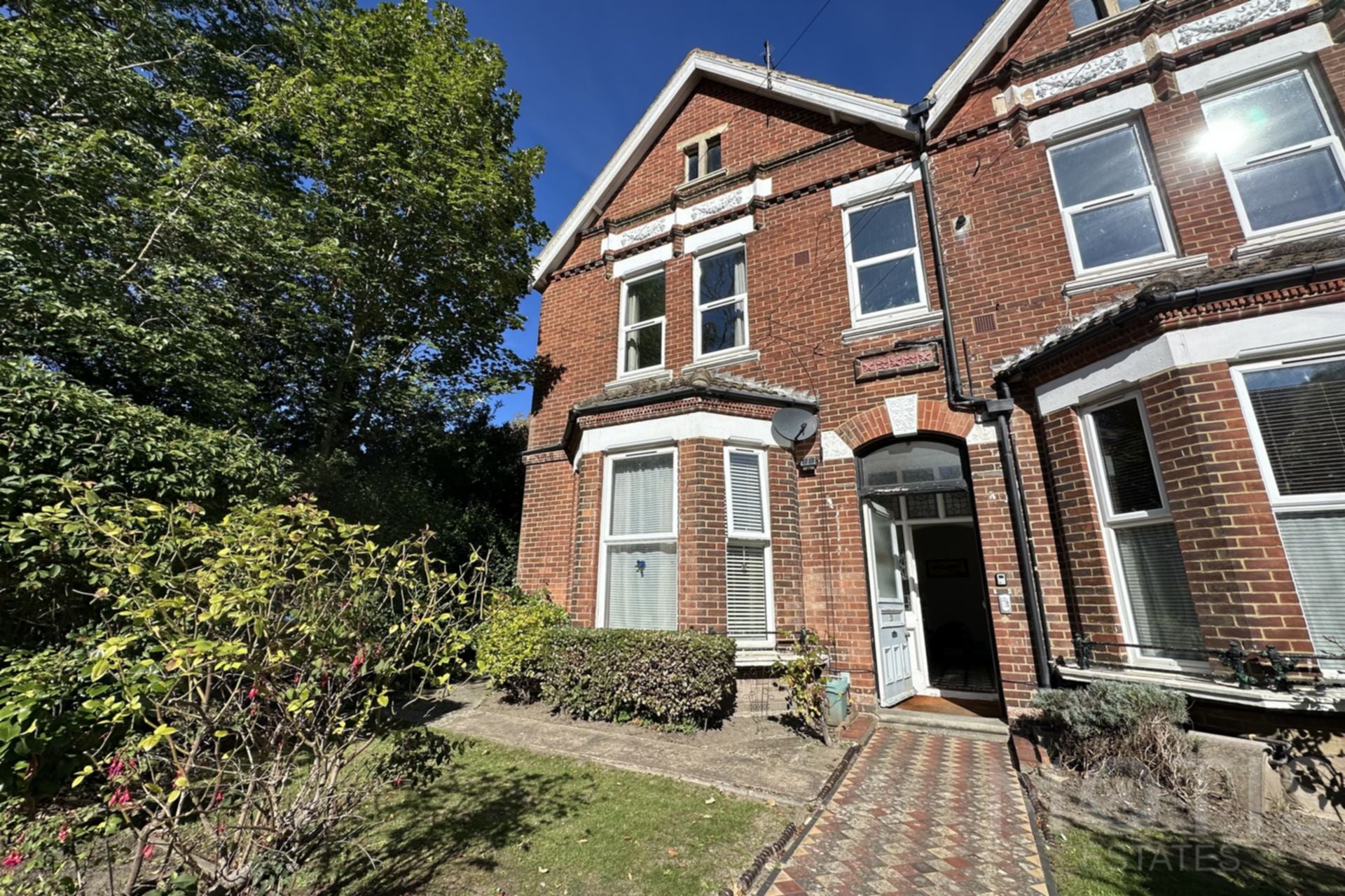 Flat Kingsnorth Gardens in Folkestone and Hythe District