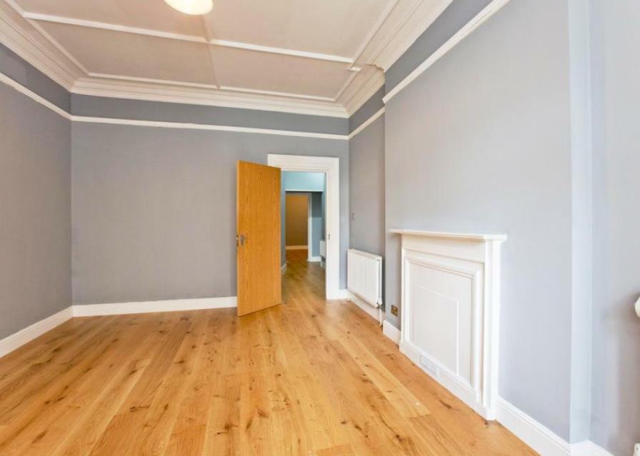 Flat Finchley Road in Greater London