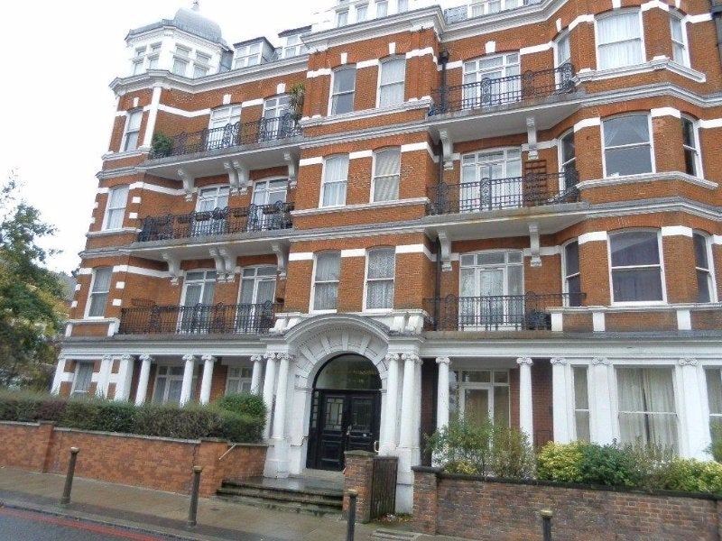 Flat Finchley Road in Greater London