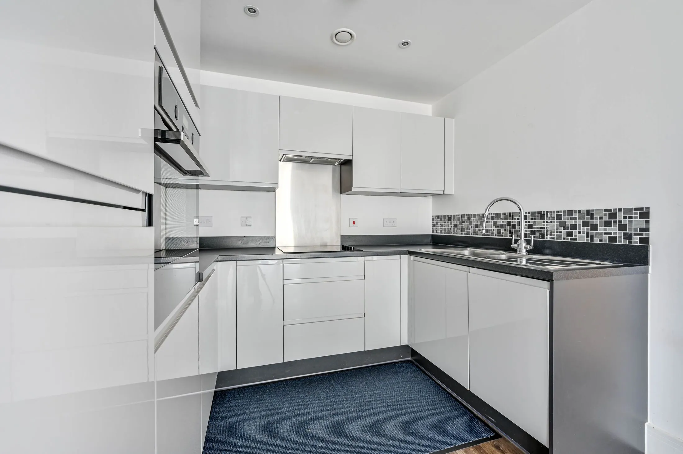 Flat Station View in Guildford
