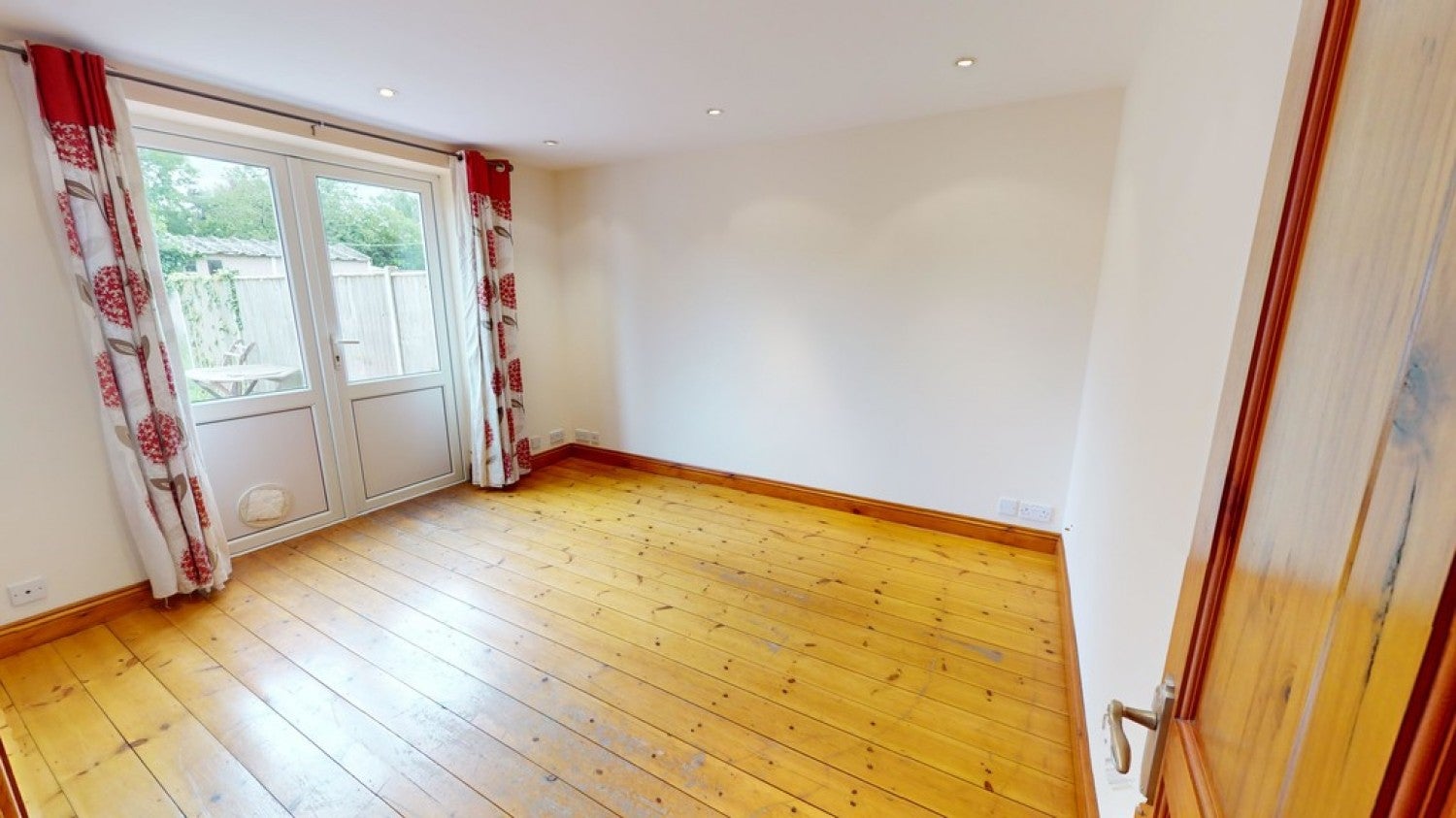 Flat Orchard Avenue in Cheltenham