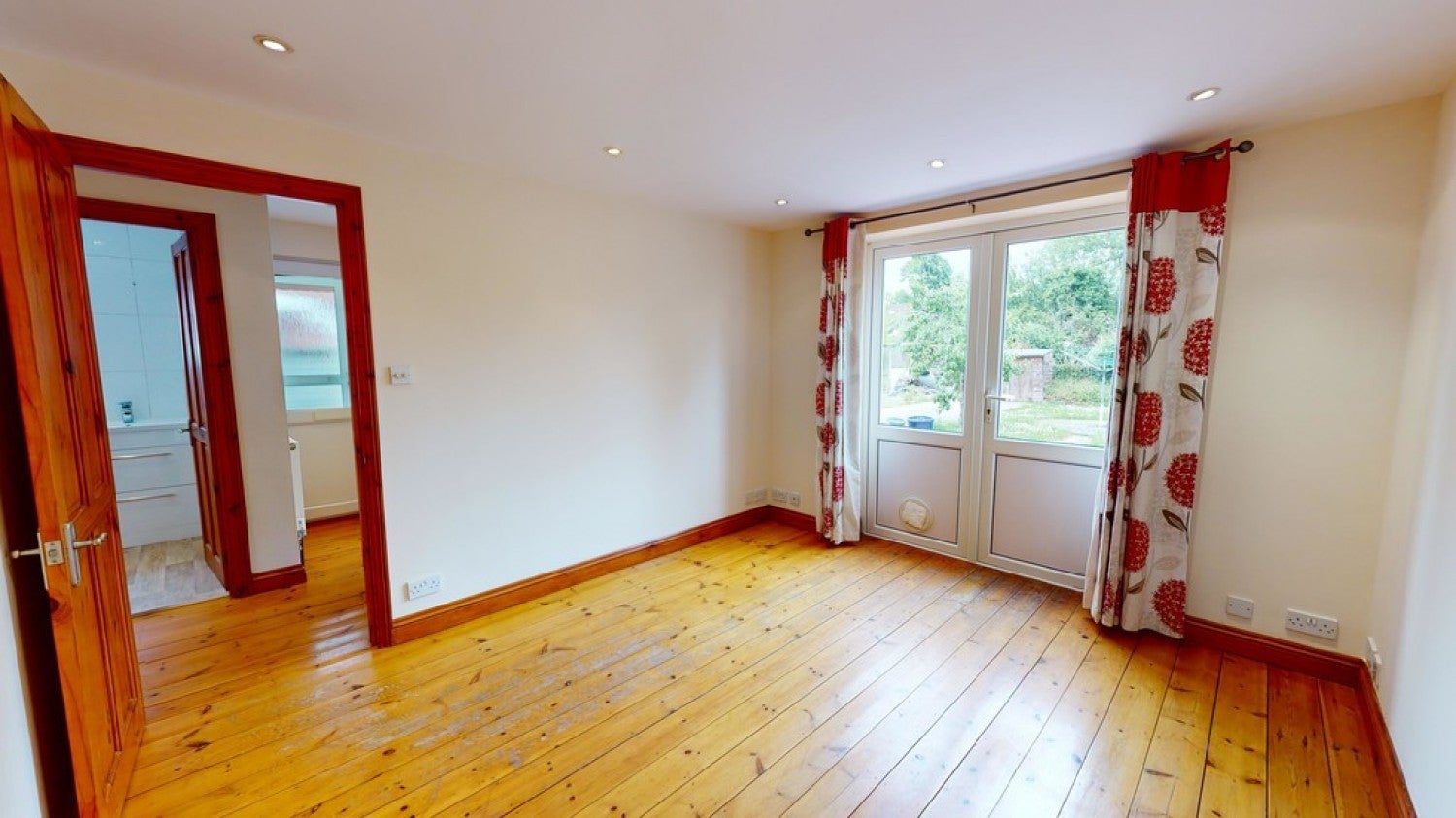 Flat Orchard Avenue in Cheltenham