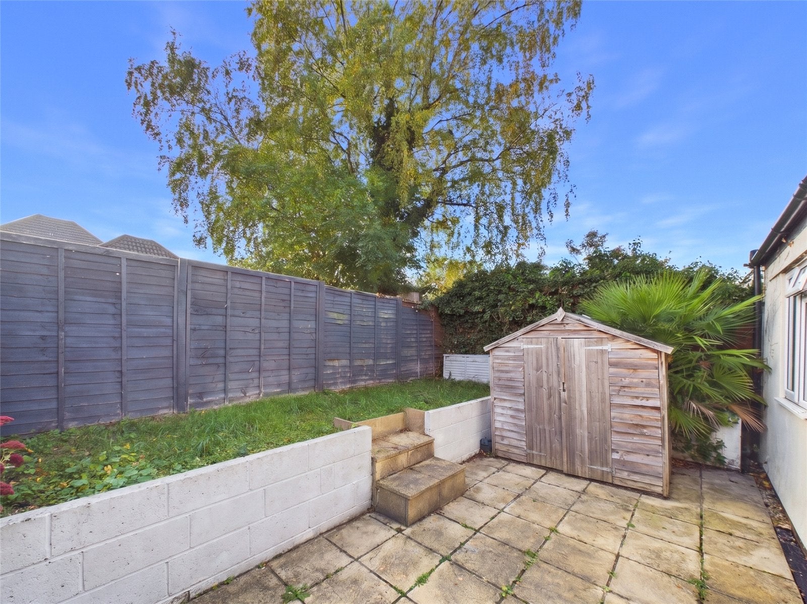 Flat Henley Wood Road in Reading