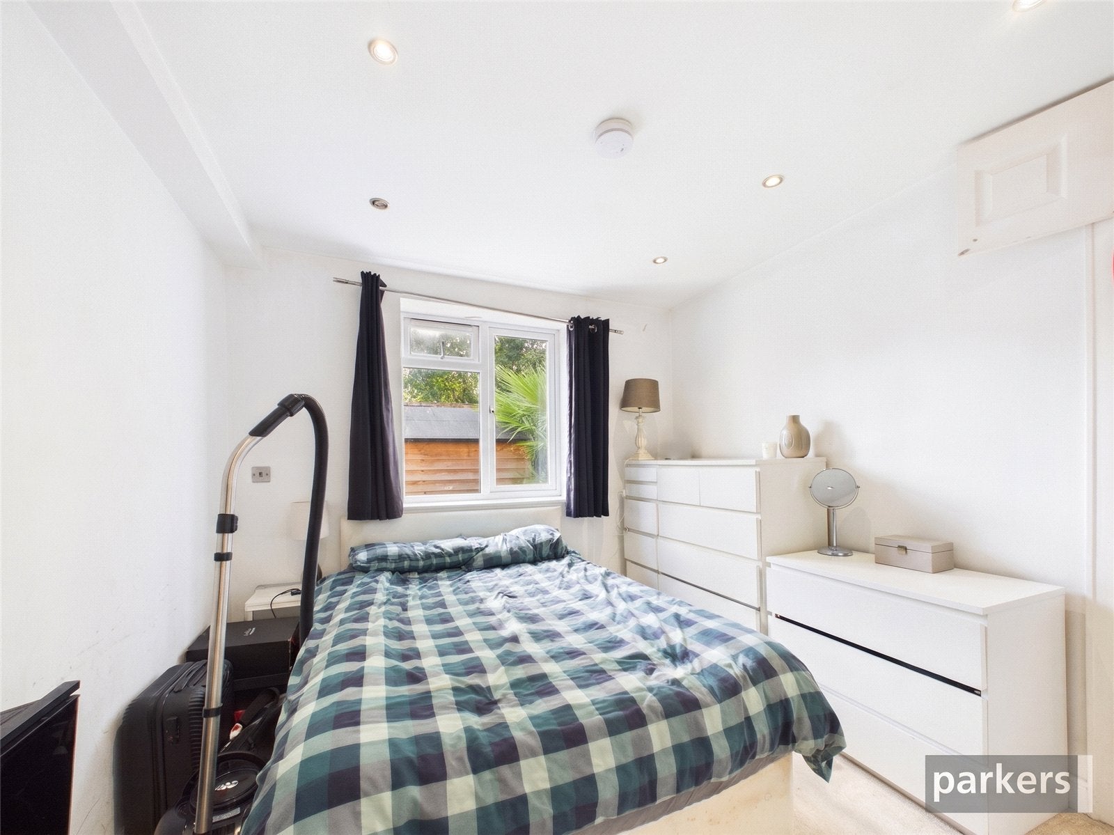 Flat Henley Wood Road in Reading