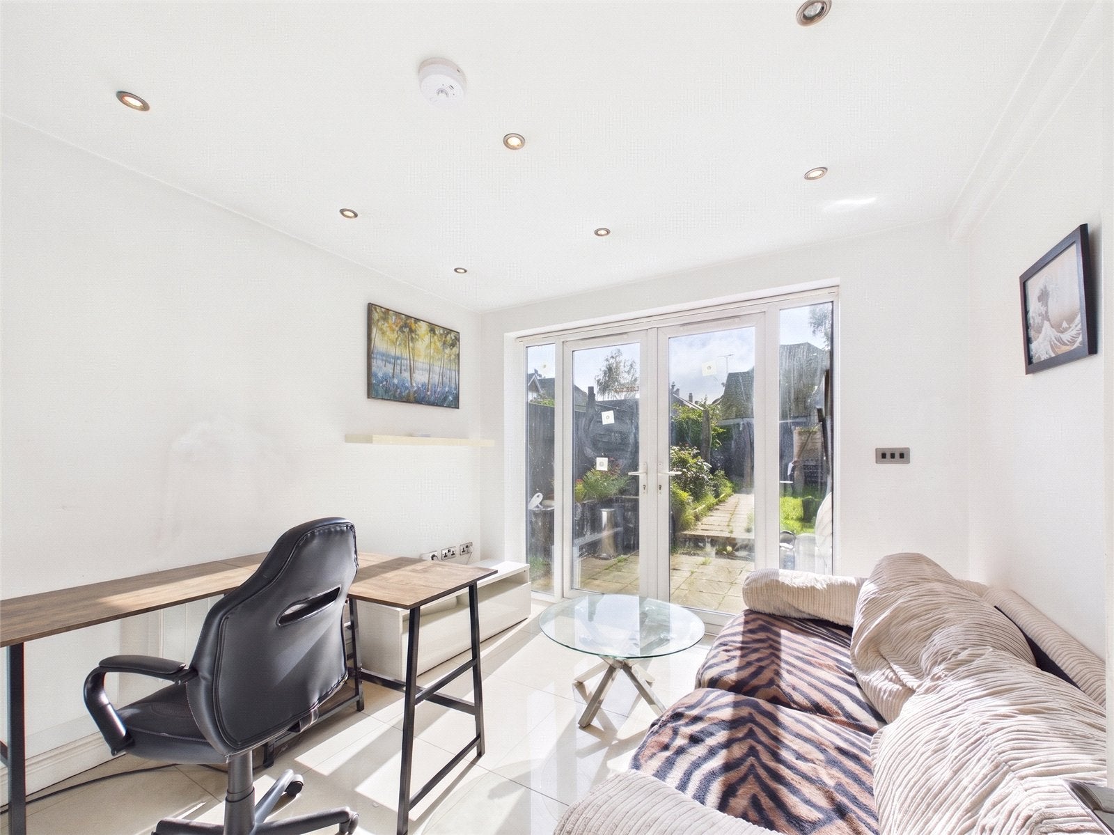 Flat Henley Wood Road in Reading