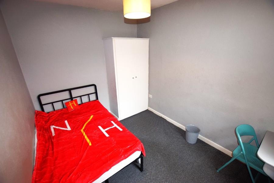 Room Euston Road in Far Cotton
