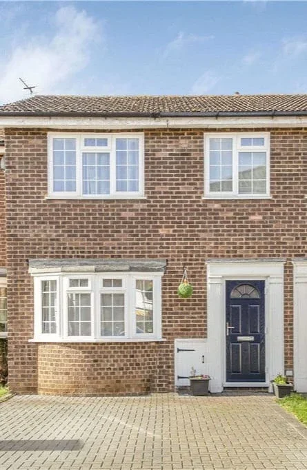 House Kingfisher Drive in Borough of Spelthorne